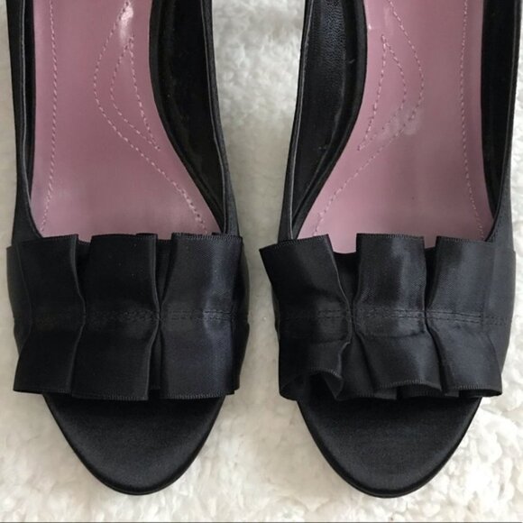 Tahari Sloan Peep Toe Satin Heels 6.5 - Picture 6 of 7